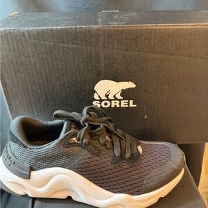 Sorel Black Kinetic RNEGD Lace black and white. BNIB. Size 8M